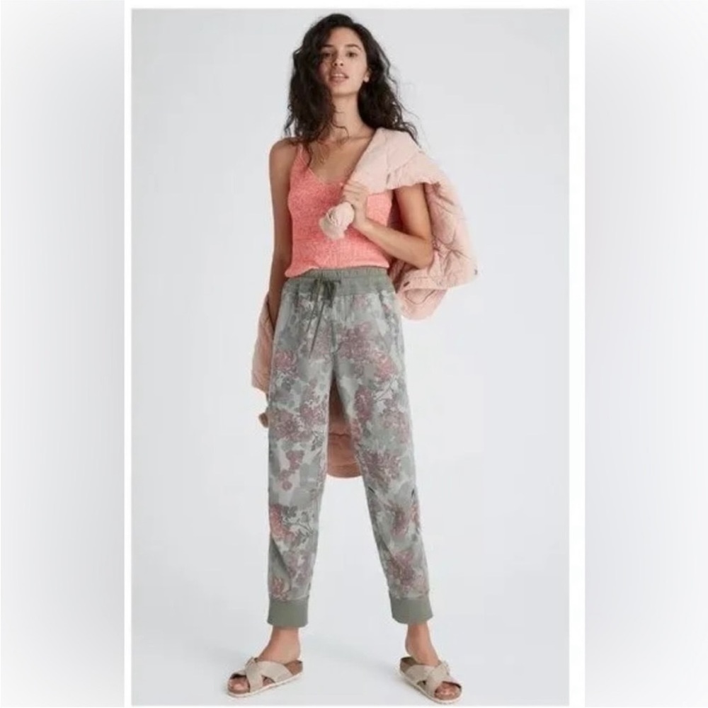 EUC ANTHROPOLOGIE camo floral nomad joggers size S